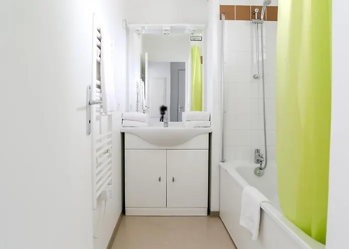 Apartment Entre Le Pont 9 Et L'eveque , Les Hauts De Honfleur, Piscine, Wifi Et Parking Gratuits Equemauville